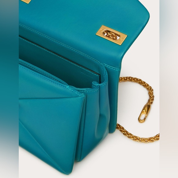 Authentic NWT valentino ONE STUD NAPPA BAG WITH CHAIN - Picture 5 of 17